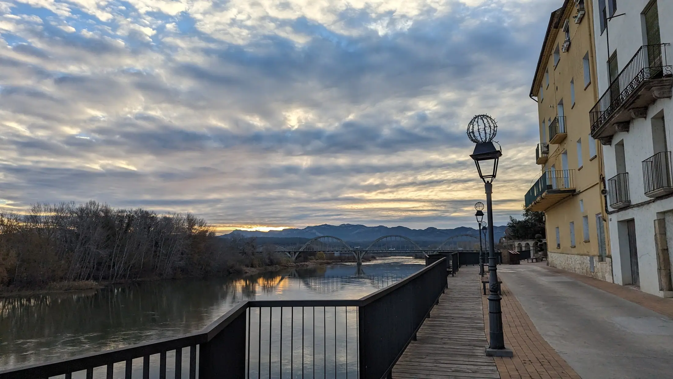 Dusk over the Ebro and the old bridge at Móra d'Ebre
