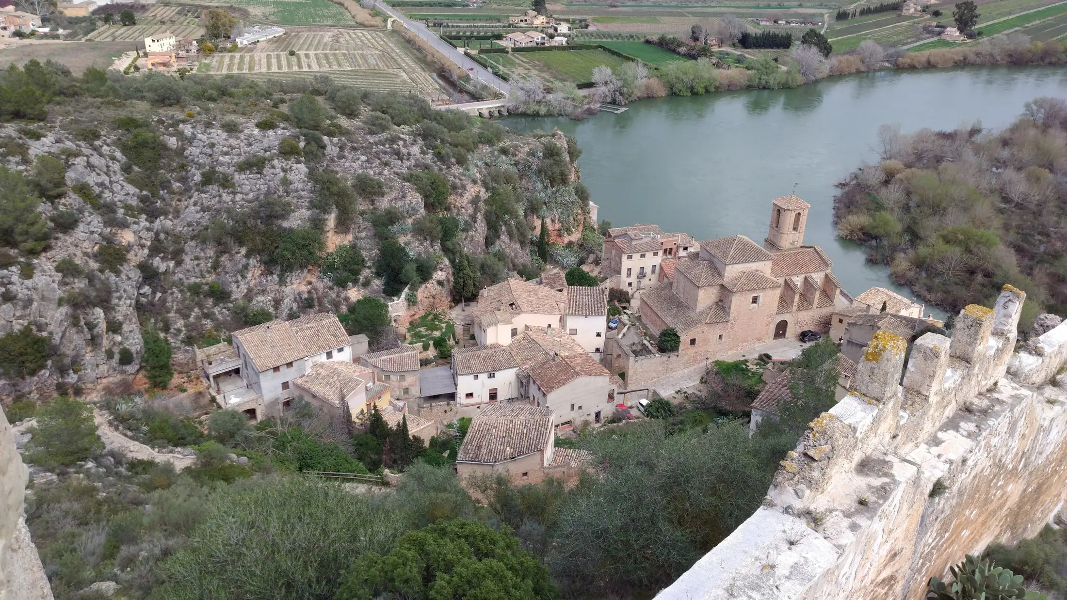 The riverside village of Miravet below its Templar castle